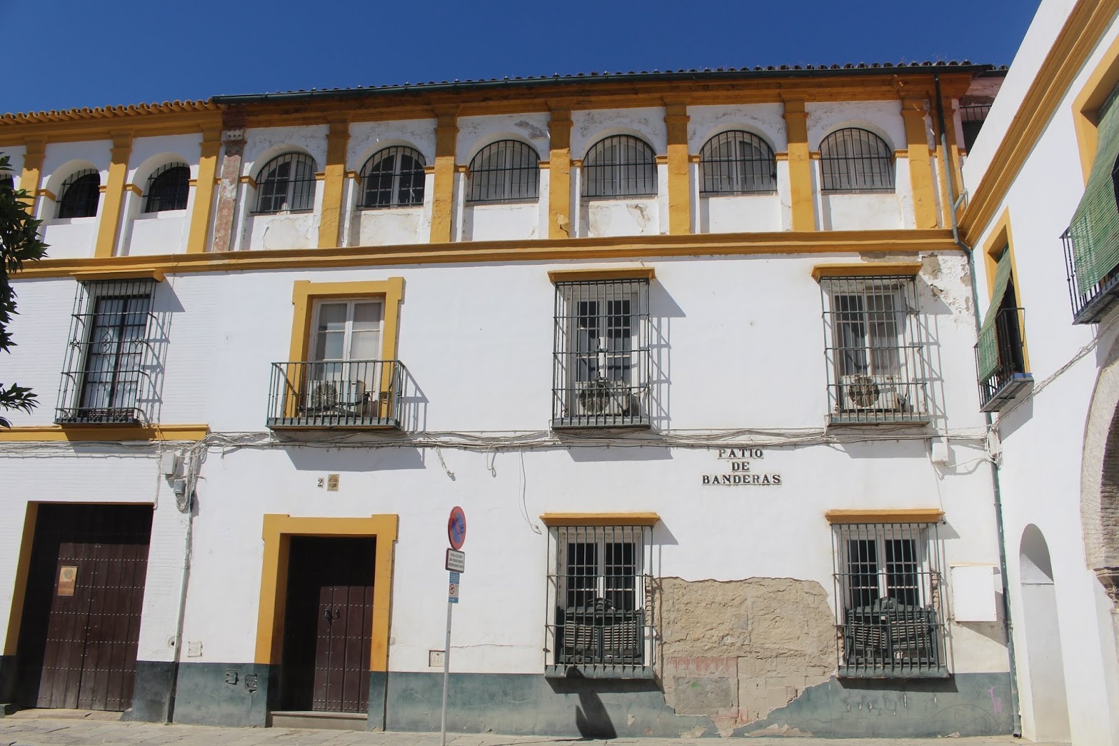 Cultura de Sevilla Sacándole los colores al Patio de Banderas