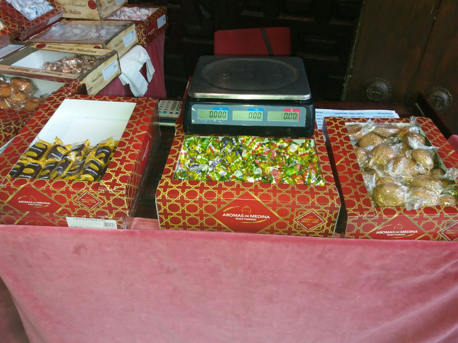 CONTINUA LA VENTA DE DULCES PRO-RESTAURACION DE SANTO DOMINGO