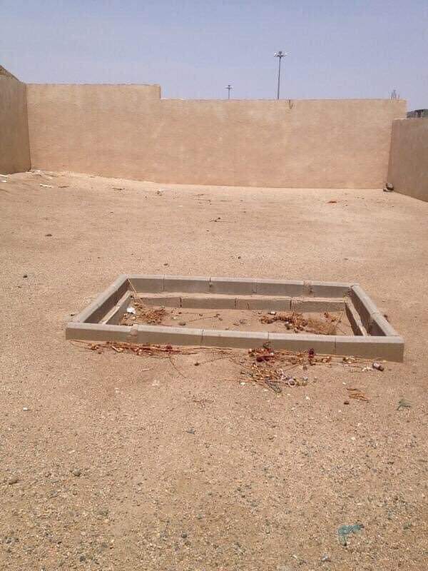 Buried Makkah madinah