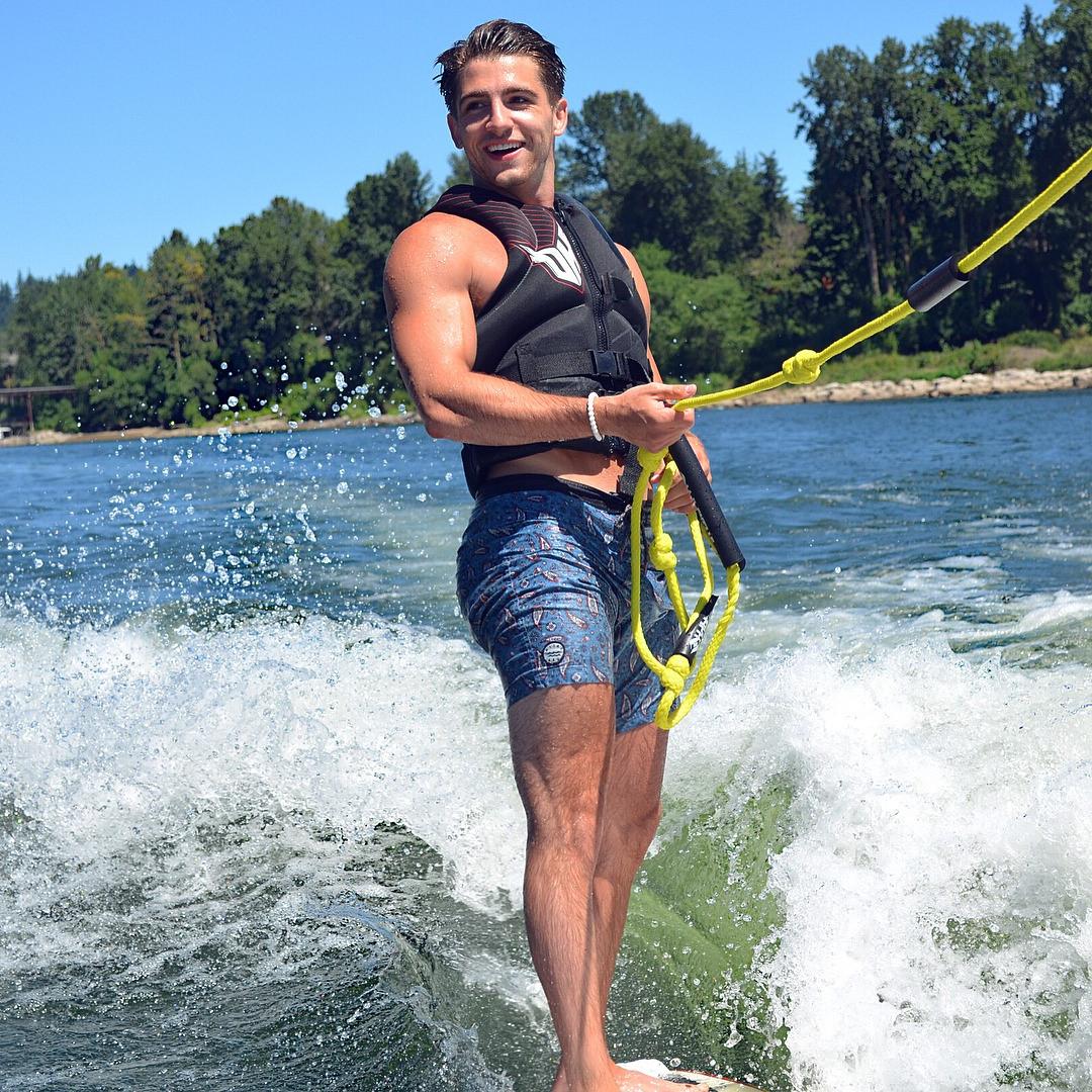 pretty-fit-surfers-smiling-antonio-bruno