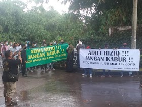 20 Warga Demo dan Tuding Ada HRS di Sentul, Satpol PP Tunggu Perintah Atasan