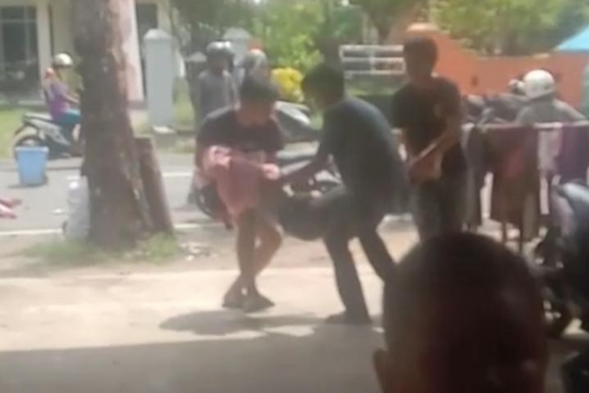 Belok Tak Nyalakan Lampu Sein, Dua Remaja di Bone Diseruduk Pemotor Lain dari Belakang