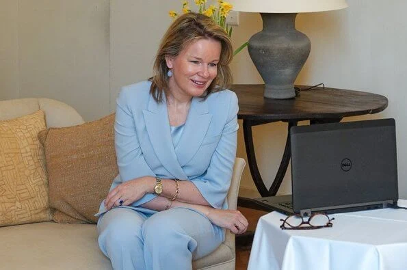 Mathilde held a videoconference with of Crésam and Zorgnet-Icuro. women blazer jacket blue 3/4 sleeve