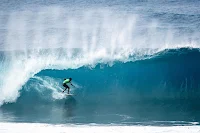 22 Eala Stewart volcom pipe pro foto WSL Keoki Saguibo