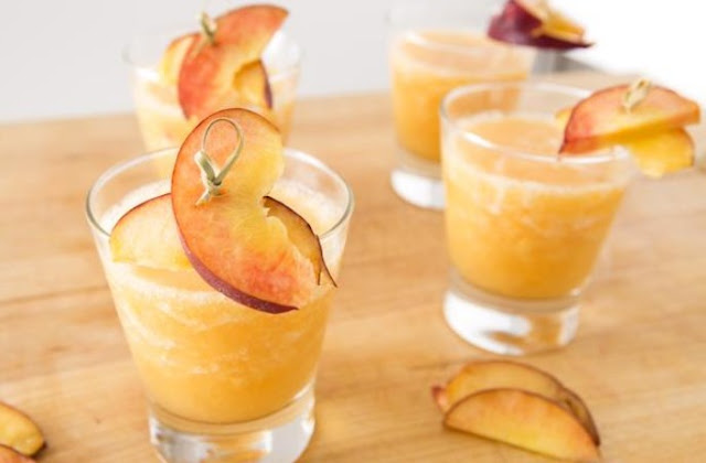 Frozen Peach Wine Slushies #frozen #drinks