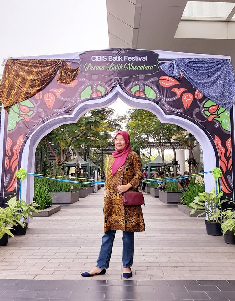 memperingati hari batik nasional di cibis park cibis batik festival pesona batik nusantara nurul sufitri blogger travel culinary lifestyle review pameran event