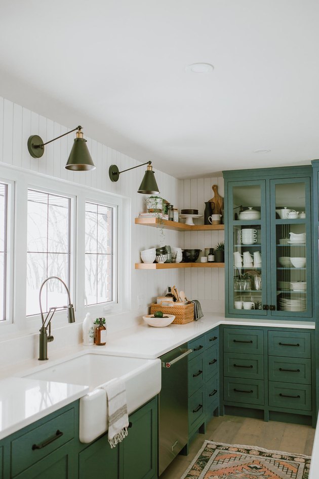 Eye For Design: How To Create A Trendy Dark Green Kitchen