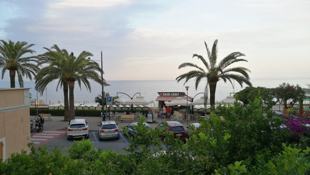 Pietra Ligure - Hotel Lido, Blick aufs Mittelmeer Pietra Ligure - Hotel Lido, Blick aufs Mittelmeer