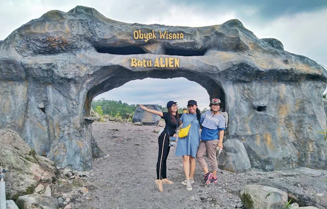 Batu Alien Merapi: Lokasi, Rute, dan Harga Tiket Batu Alien Merapi: Lokasi, Rute, dan Harga Tiket