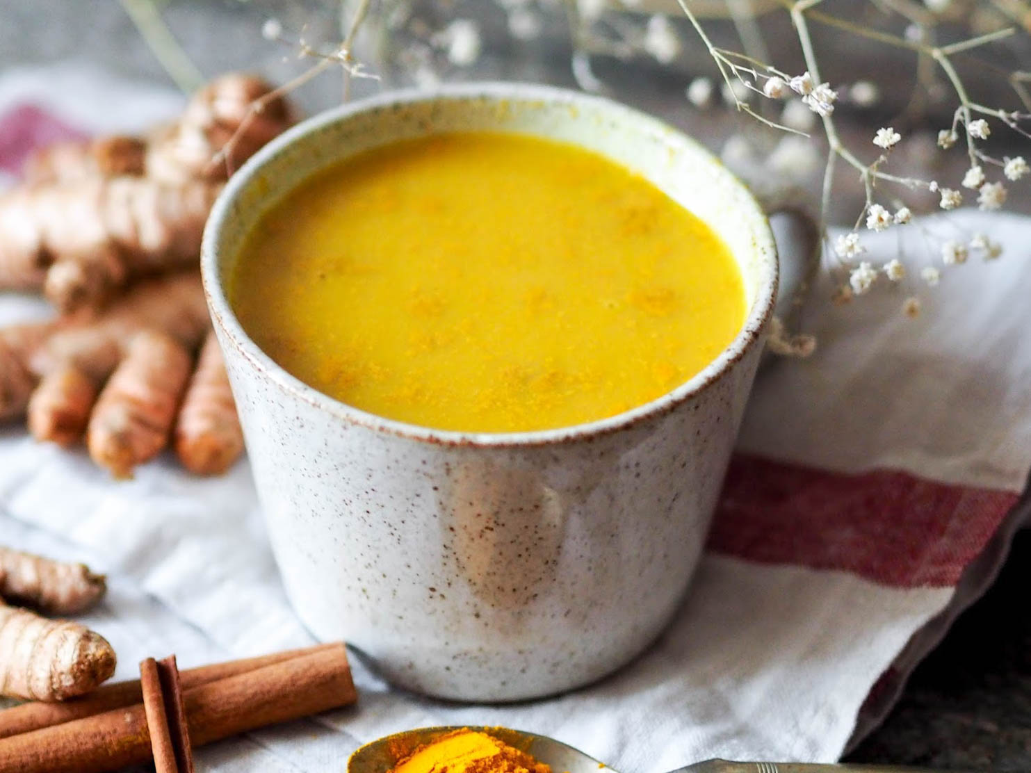 Можно ли добавлять куркуму в суп. Можно ли добавлять куркуму в суп. Карри и куркума приправа. Суп с имбирем. Пюре с куркумой.