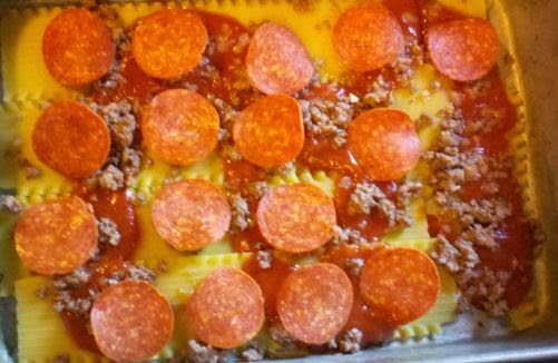 Pizza Lasagna, how to make lasagna, something different for dinner tonight, recipe for families, kid friendly recipe