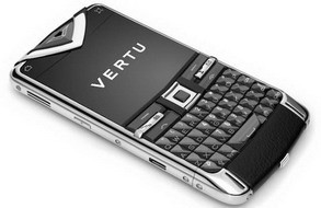 Vertu Constellation Quest is the first Vertu with a QWERTY keyboard