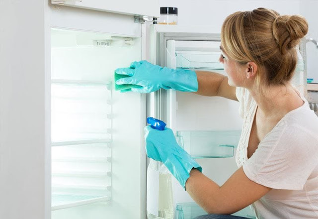Cách tẩy vết ố trong tủ lạnh
