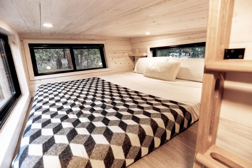 luxury-modern-house-bedroom