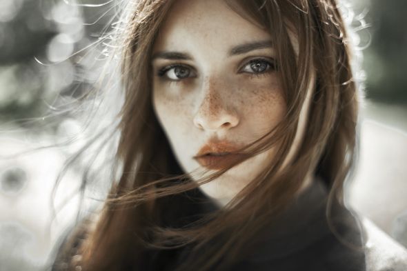 As belas modelos com sardas na fotografia de Agata Serge Agata Serge 500px arte fotografia fashion mulheres modelos sardas beleza preto e branco