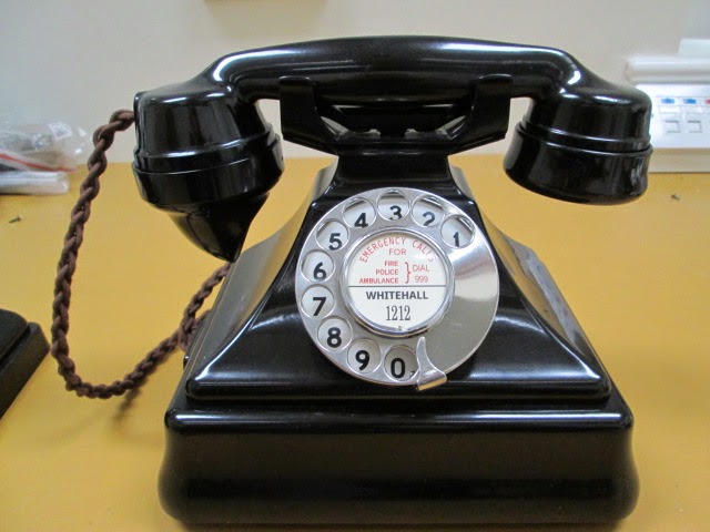 Оригинал телефон москве. Телефонный корпус из бакелита. 332 Bakelite telephone. ГПО из бакелита.