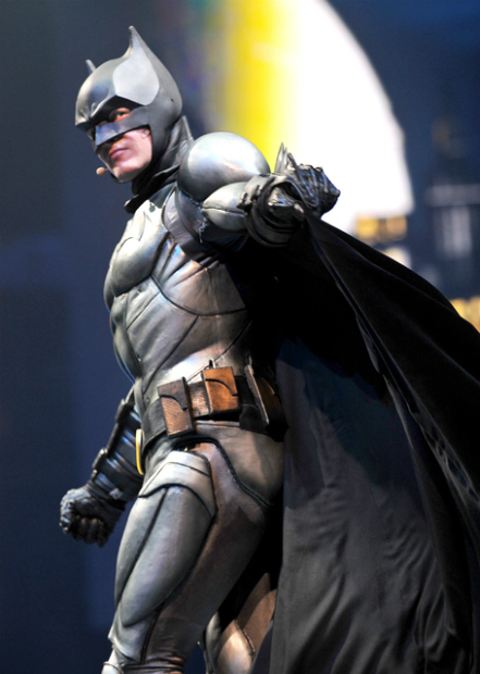 SNEAK PEEK : Sam Heughan: I'm 'Batman'