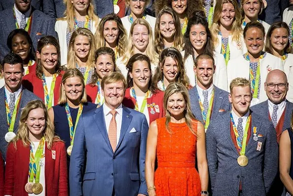 King Willem-Alexander and Queen Maxima met with the Dutch Olympic medal winners of Rio de Janeiro. Queen Maxima wore NATAN Dress