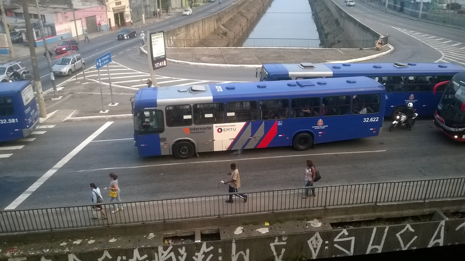Licitação da EMTU, na Grande São Paulo: todos os ônibus terão wi-fi de imediato e haverá cronograma de ar- condicionado, além da exigência de motor traseiro 1 linhasrmsp