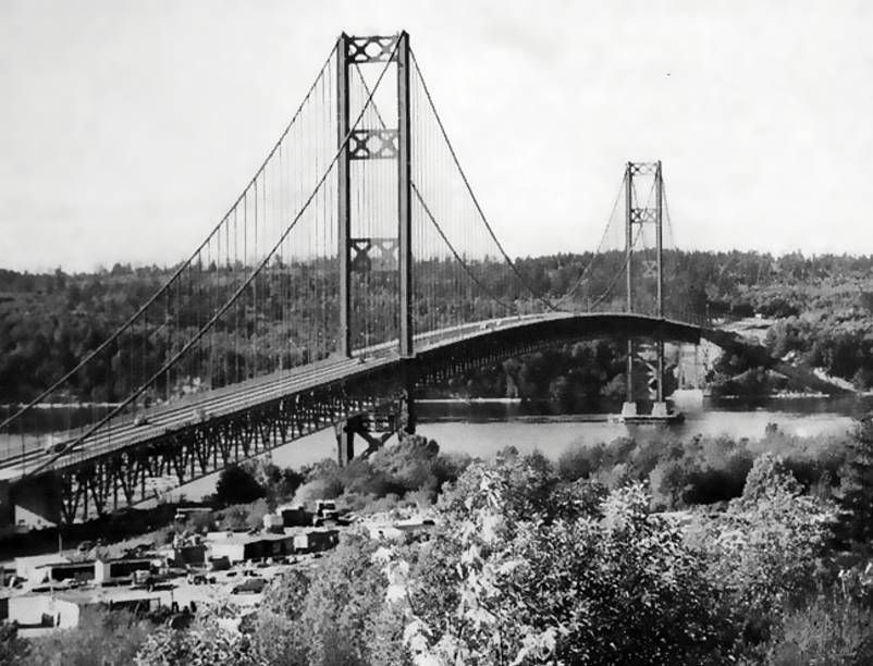 Мост в сша разрушение. Мост Такома-Нэрроуз. Такомский мост 1940. Такомский мост резонанс. Tacoma narrows Bridge 1940.