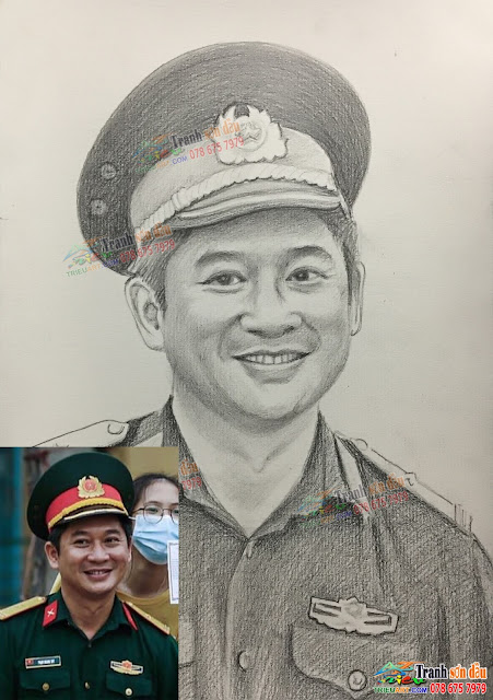 Vẽ chân dung chì than tặng đồng chí