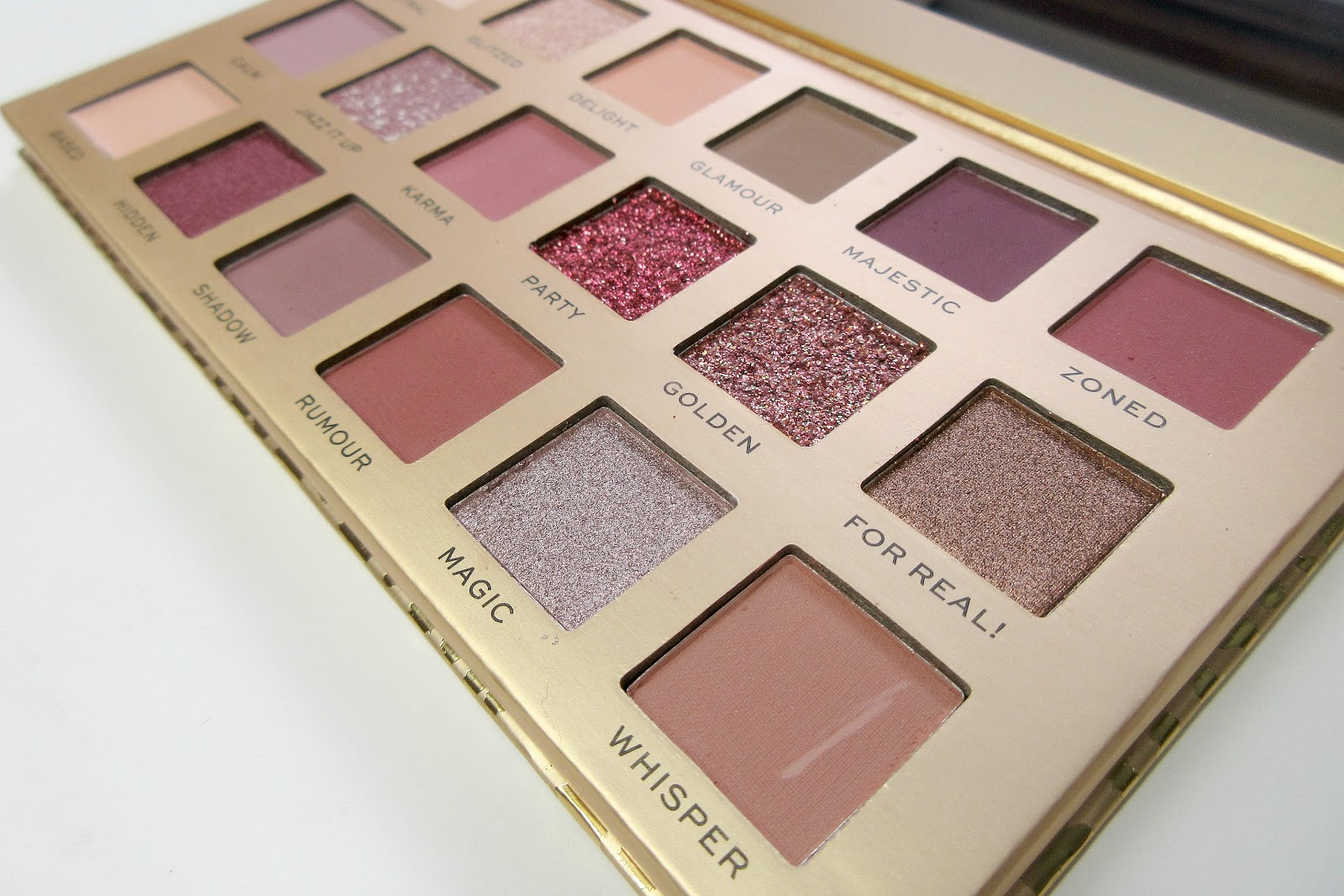 Revolution pro new neutrals passion palette. палетка revolution new neutral. нюдовые тени от революшен. палетка неутралс 2 революшн. Romance palette revolution pro палетка.