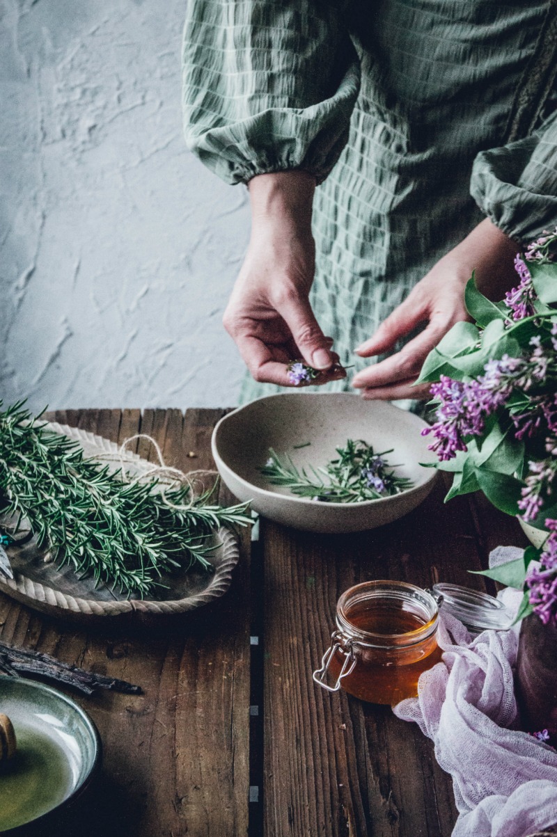 Simple and savory sweet rosemary syrup with touch of vanilla will add a new hint to your beverages, youghurt or pancakes.