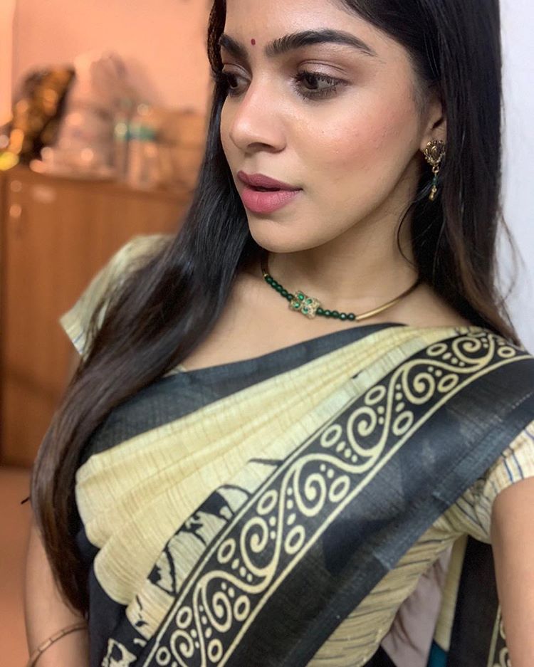 Divya Bharathi Tamil Actress Bio Age Wiki Movies Hd Images News Videos Studymeter Divya bharti was an indian film actress who worked predominantly in hindi, telugu and tamil cinema in the early 1990s. divya bharathi tamil actress bio age