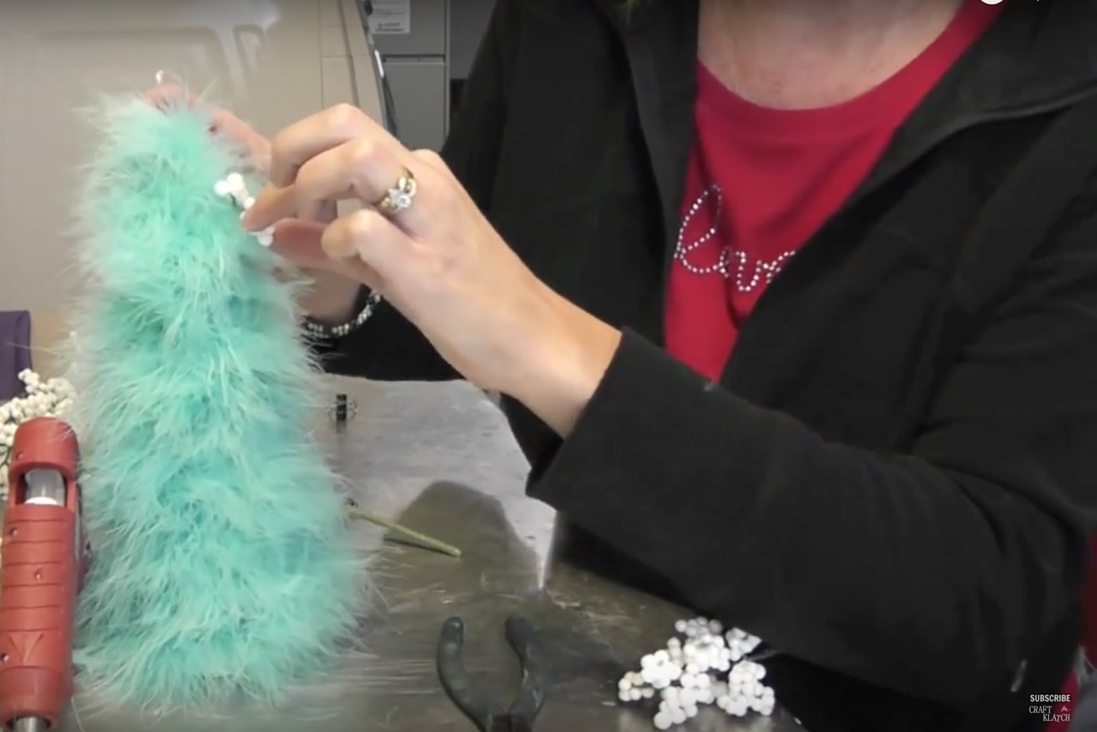 Craft Klatch ® Whimsical Feather Boa Christmas Tree