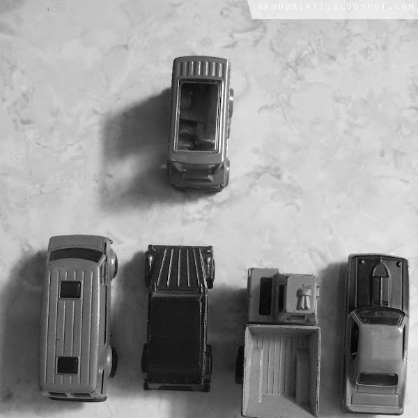 Mainan Miniatur Mobil DieCast Model Klasik Yang Sudah Usang