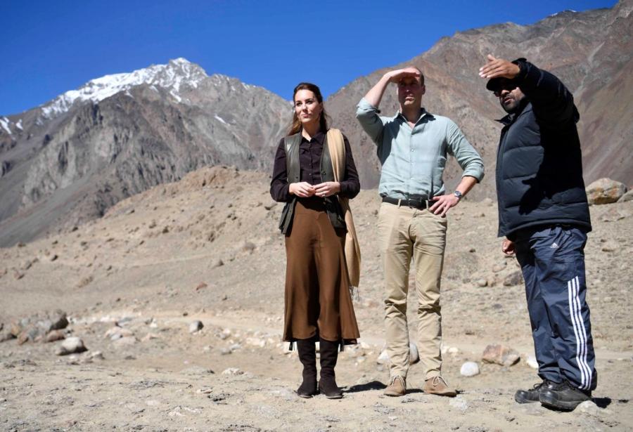 Kate Middleton Visits the Chiatibo Glacier in Pakistan - Hollywood Stars