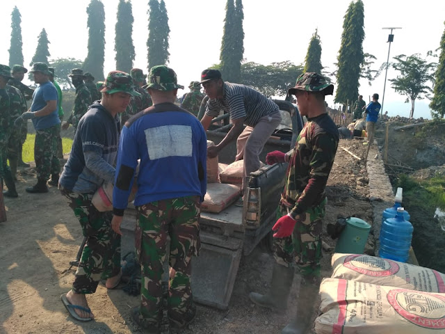 Droping Material Semen Ke Lokasi TMMD Reg 105 Kodim Klaten