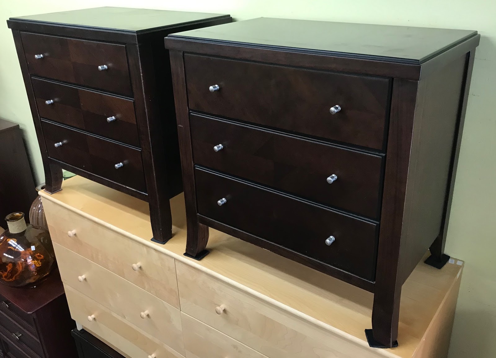 UHURU FURNITURE & COLLECTIBLES SOLD 27212 Espresso 28” Wide x 27