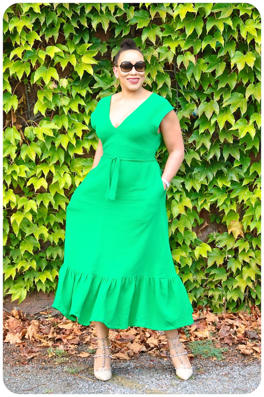 Review: Vogue 9311 - Kelly Green Ruffle Hem Midi Dress!