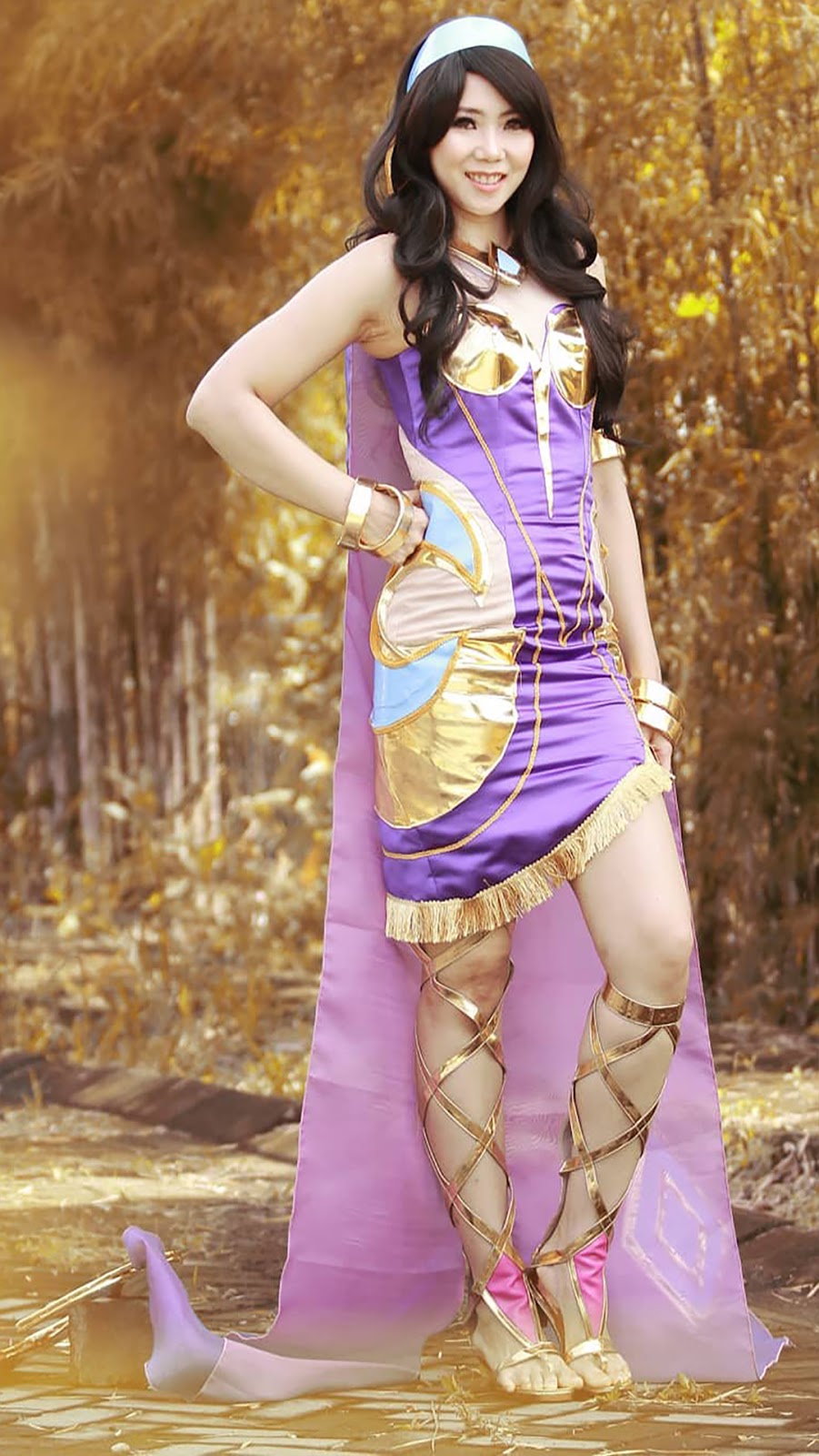 Wallpaper Cosplayer Semok Esmeralda Paha mulus dan seksi Wallpaper Cosplayer Semok Esmeralda