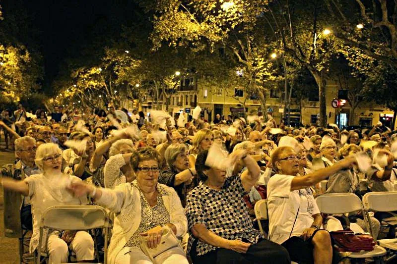 I la cloenda tradicional,les havaneres per escoltar, cantar, ballar i beure un bon cremat, ben cremat pel Cremat Team!! I fins l'any vinent...