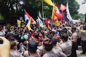 Sulut Bergerak, Unjuk Rasa di DPRD Tuntut UU Cipta Kerja di Cabut