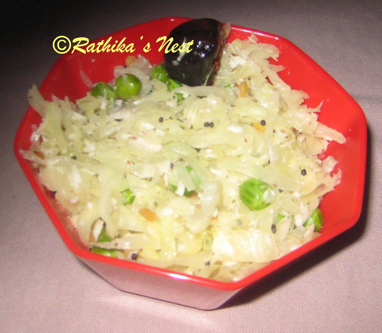 Rathika's Nest Green peasCabbage Poriyal (பட்டாணி கோஸ் பொரியல்)