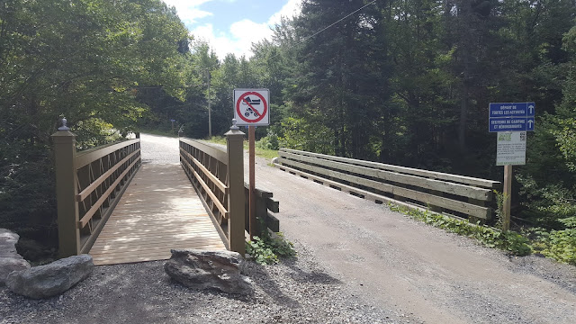 Début sentier pédestre au Massif du Sud