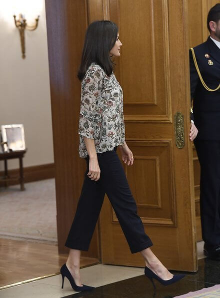 Queen Letizia received representatives of SOS Children's Villages of Spain and Atresmedia. Zara chain print double ruffle blouse