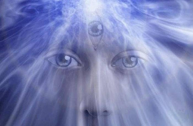 21 caractéristiques d’une âme qui s’éveille ! 2 http://1.bp.blogspot.com/-UYJo5bKXBmk/UI8bv4bTx_I/AAAAAAAAJJo/D3chxYFXJjY/s1600/chakra_tercer_ojo.jpg