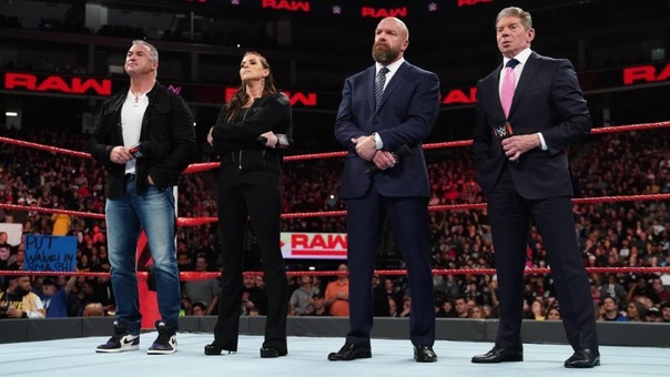 Инвесторы подали в суд на руководство компании WWE