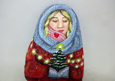 COMO PINTAR PIEDRAS CON CHICA CON ARBOL DE NAVIDAD