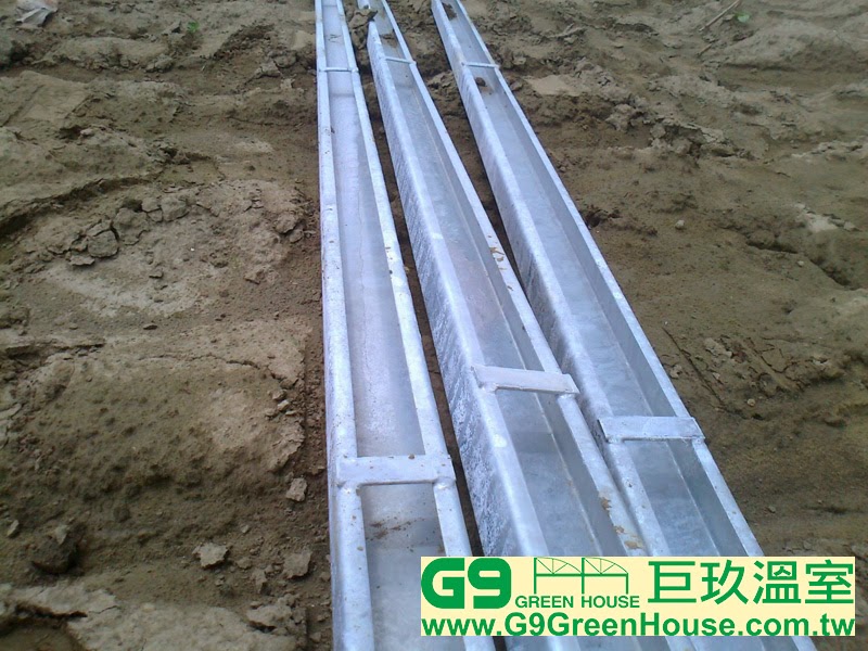 每一米焊接一塊扁鐵在C型剛完成外觀 每一米焊接一塊扁鐵在C型剛完成外觀