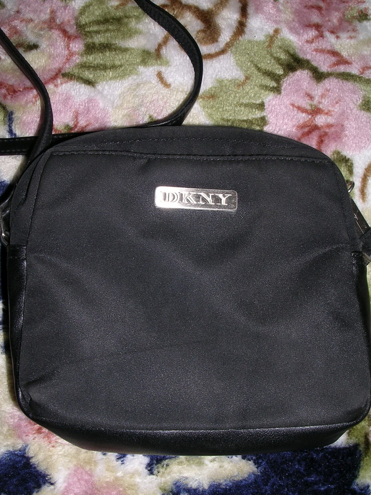 Kucai Vintage Collection DKNY SLING BAG