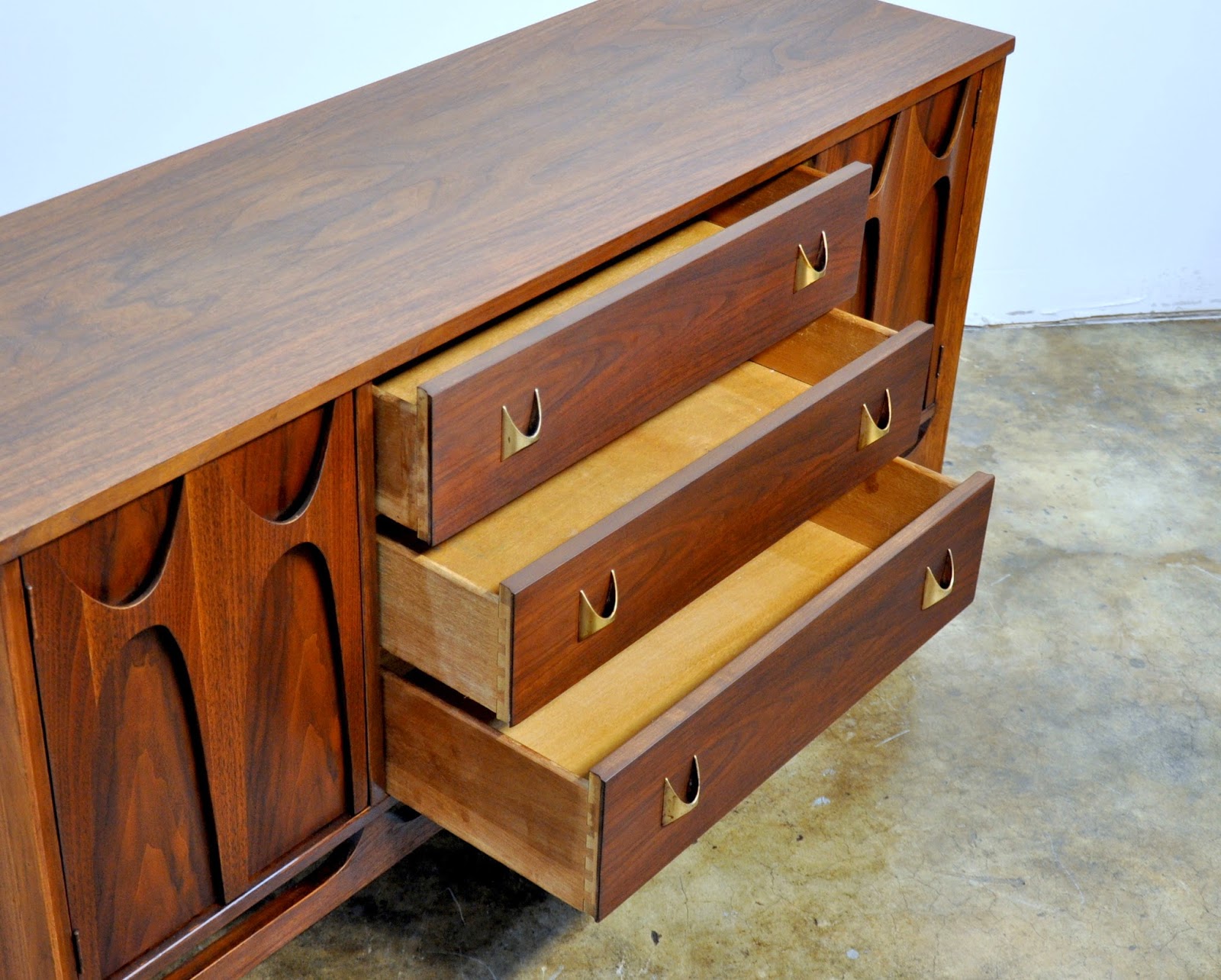 SELECT MODERN Broyhill Brasilia Credenza, Buffet, Sideboard, Bar or