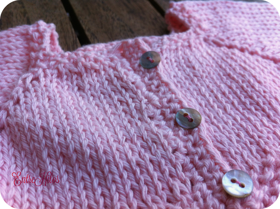 vestidos tejidos con agujas para bebe con patrones