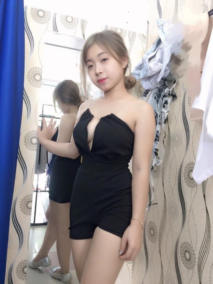 Dáng học sinh ngực phụ huynh