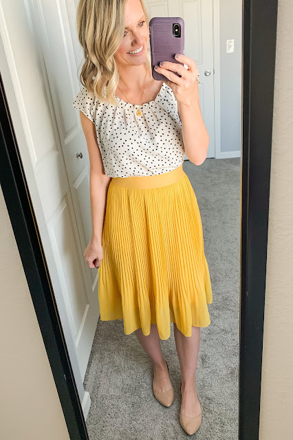 How to Wear a Yellow Pleated Skirt