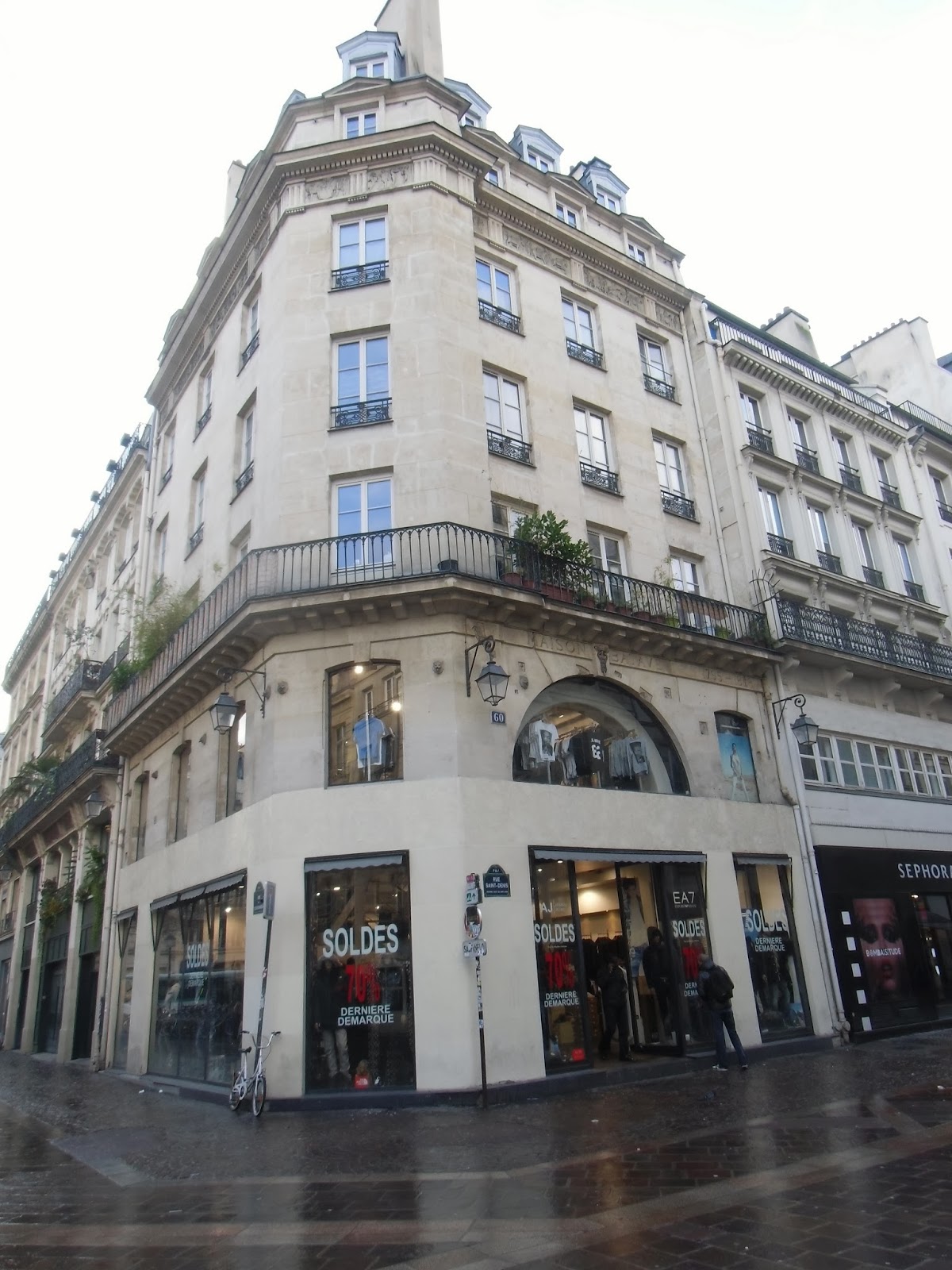 Laërte, le père d'Ulysse Rue Saint Denis, PARIS 1er arrondissement. Partie piétonne.